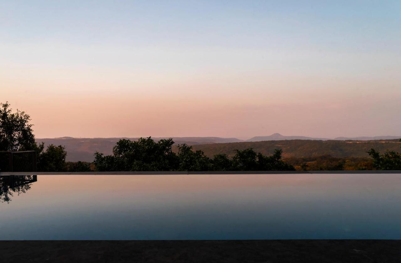 Saffronstays Falcon Hill, Lonavala - Luxury Villa With Infinity Pool Near Lion'S Point Eksteriør bilde
